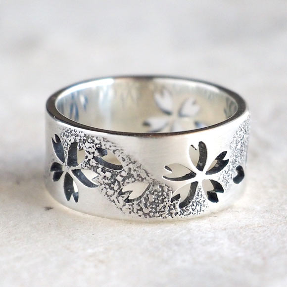 楽天市場】エス 霞桜（かすみさくら）透かし彫り 平打リング シルバー