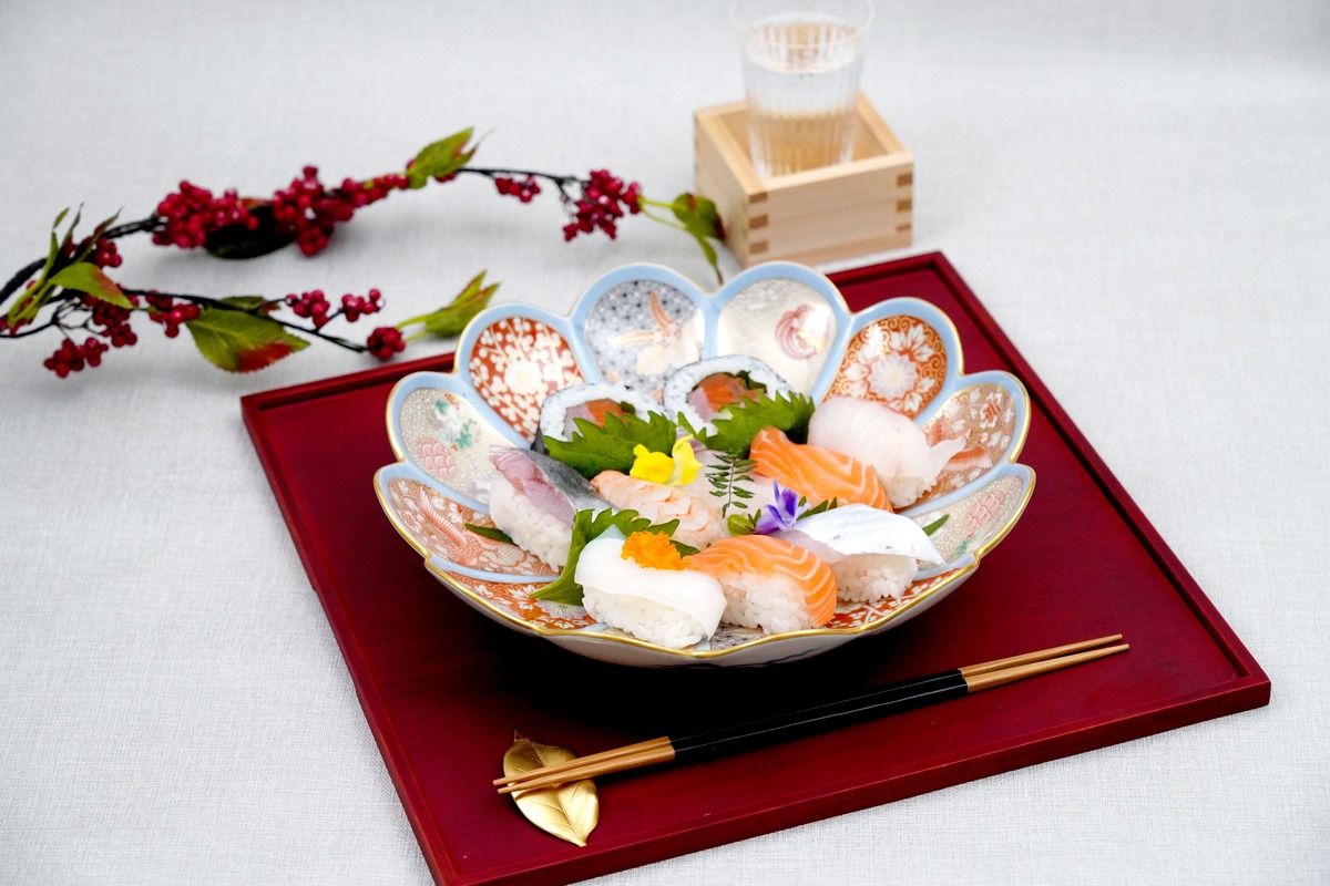 楽天市場】【ふるさと納税】有田焼 染錦金彩鳳凰 菊割親皿【深川製磁