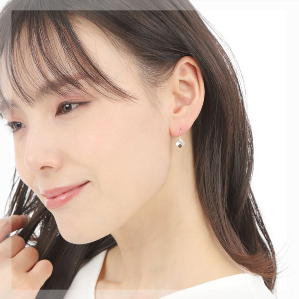 楽天市場】ホワイトシェル フック ピアス 白蝶貝 スクエア K18YG 18金