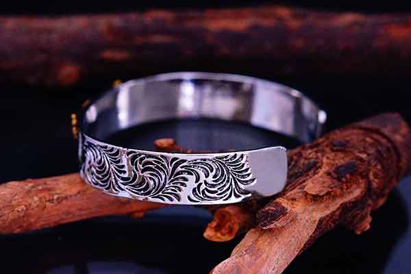 楽天市場】メンズバングル ワンポイント 金色のイーグル フェザー彫り