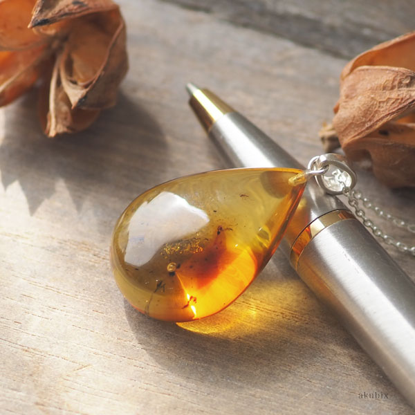 楽天市場】【バルト海の琥珀】1点もの虫入りこはくシルバーペンダント