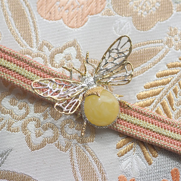 楽天市場】【バルト海の琥珀】ハチのブローチ ロイヤルアンバー【送料