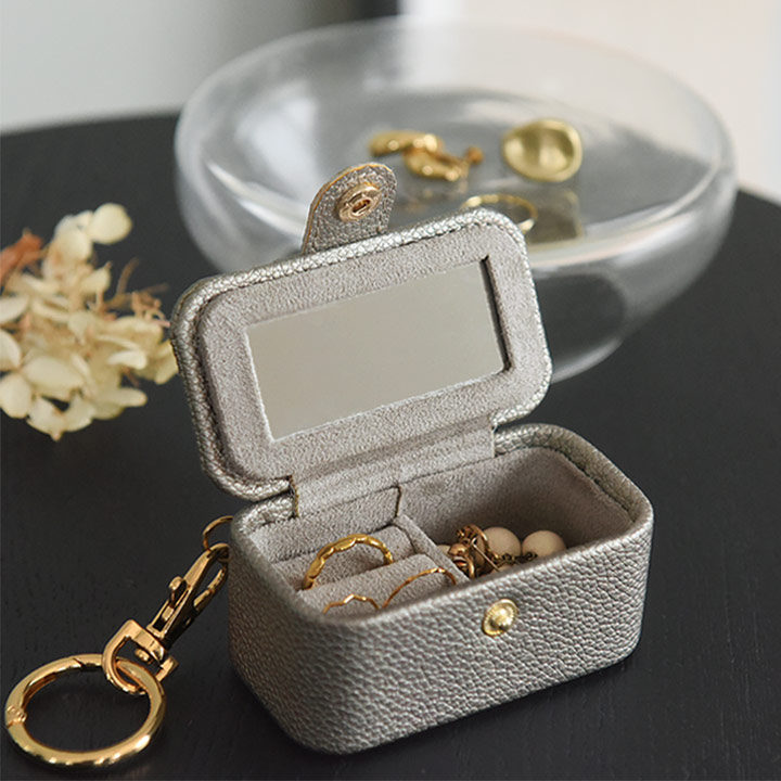 楽天市場】バッグに引っ掛けて持ち運べる ミニアクセサリーケース