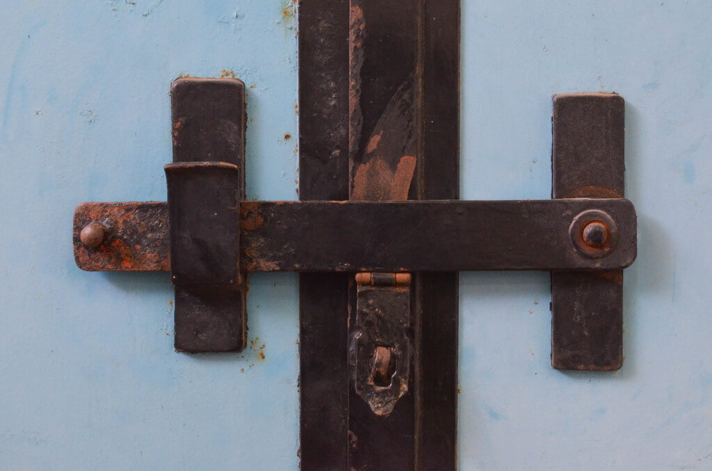 楽天市場】▽現状販売▽ アンティーク建具 古い石蔵の両開き鉄扉 1枚