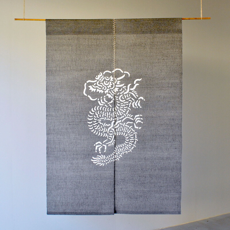楽天市場】よつめ染布舎 DRAGON DANCE 麻のれん 墨染め 作家 小野豊一