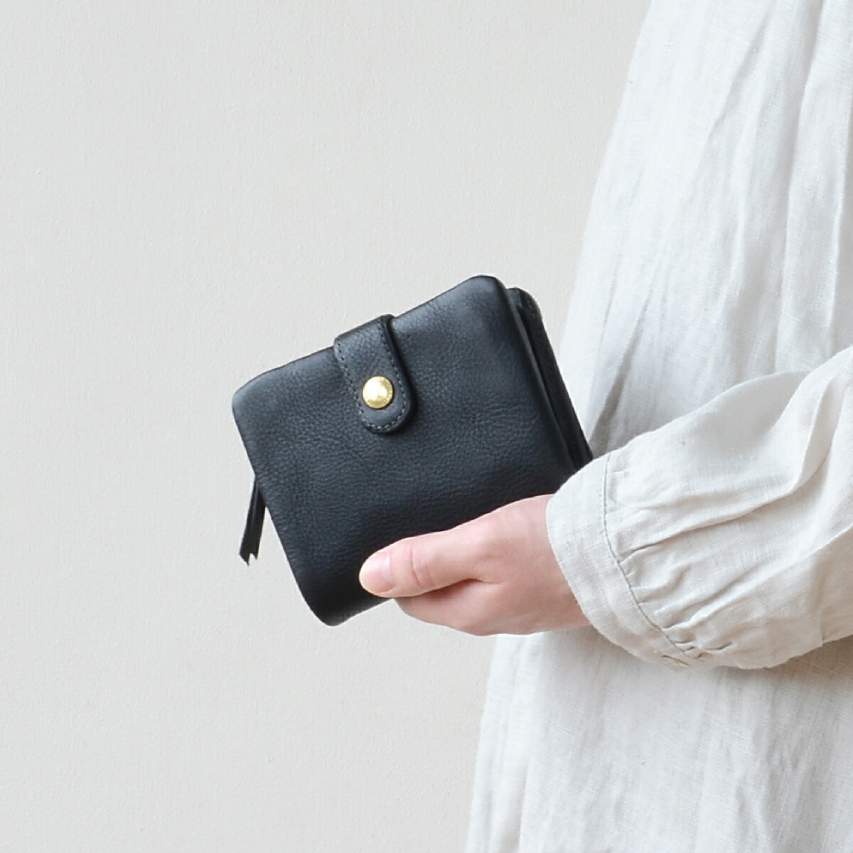 楽天市場】【革の表情を選べる】CINQ (サンク) 2つ折り財布 ブラック