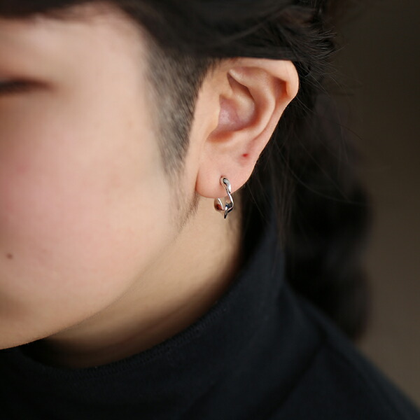 楽天市場】Baqless (バックレス) ピアス エンブレイス ウェイビー