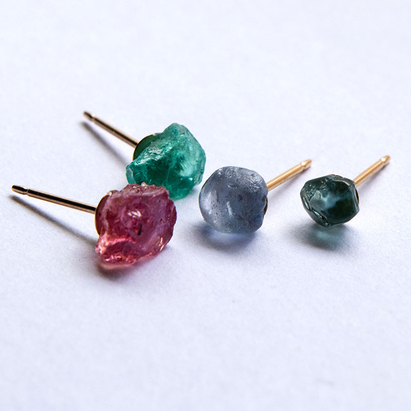 楽天市場】ラフロック ピアス / ジルコン ルビー サファイア