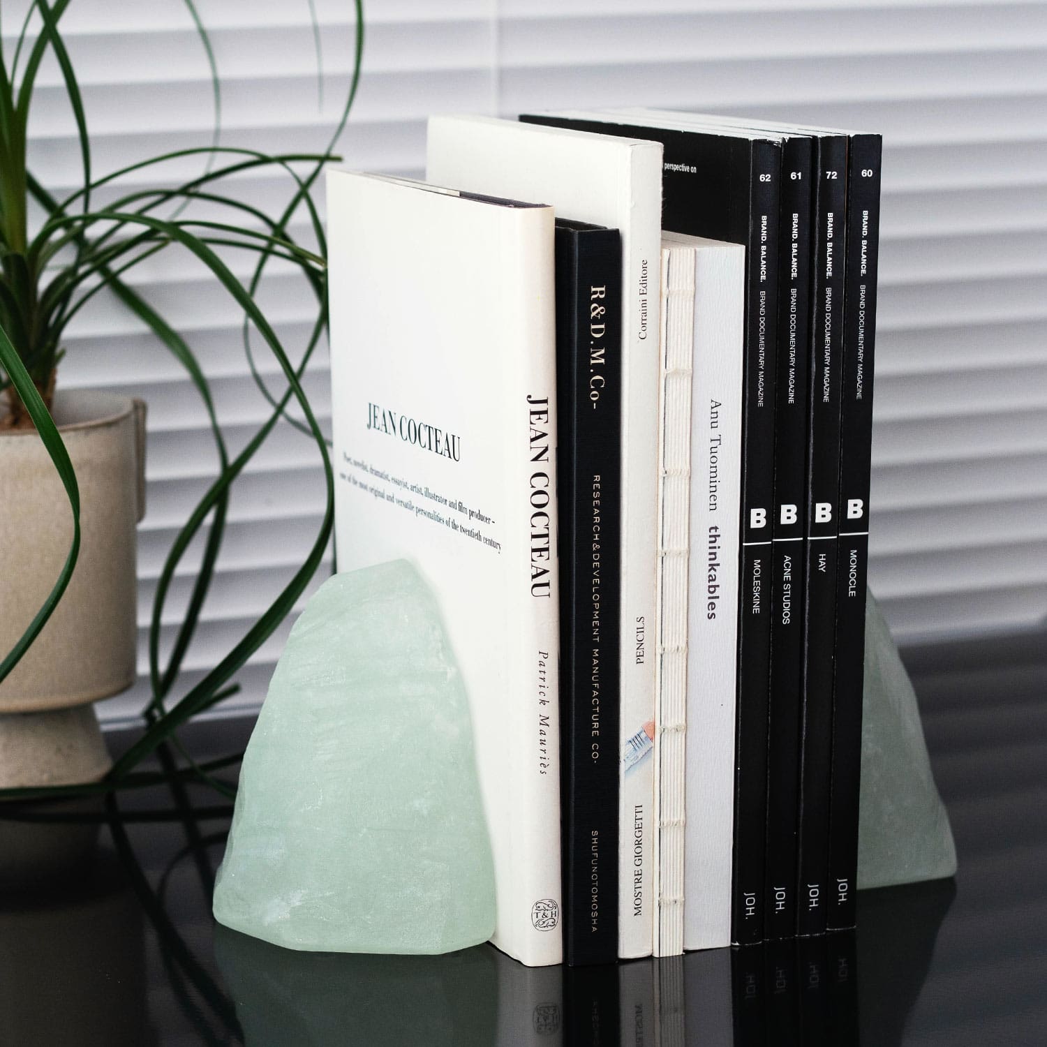 楽天市場】attache アタシェ 蛍硝子ブックエンド ブックエンド ブック