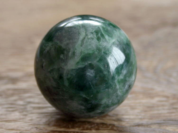 楽天市場】糸魚川翡翠丸玉 MA0068真隆 作 40mm*40mm : 糸魚川ヒスイの店