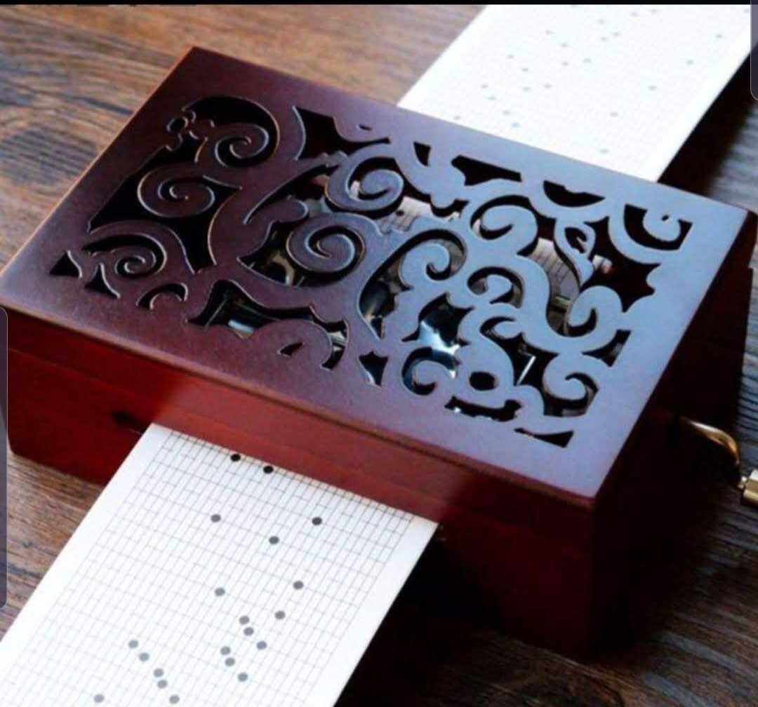 楽天市場】パンチカード式 手回しオルゴール 木製ケヤキ彫刻ボックス