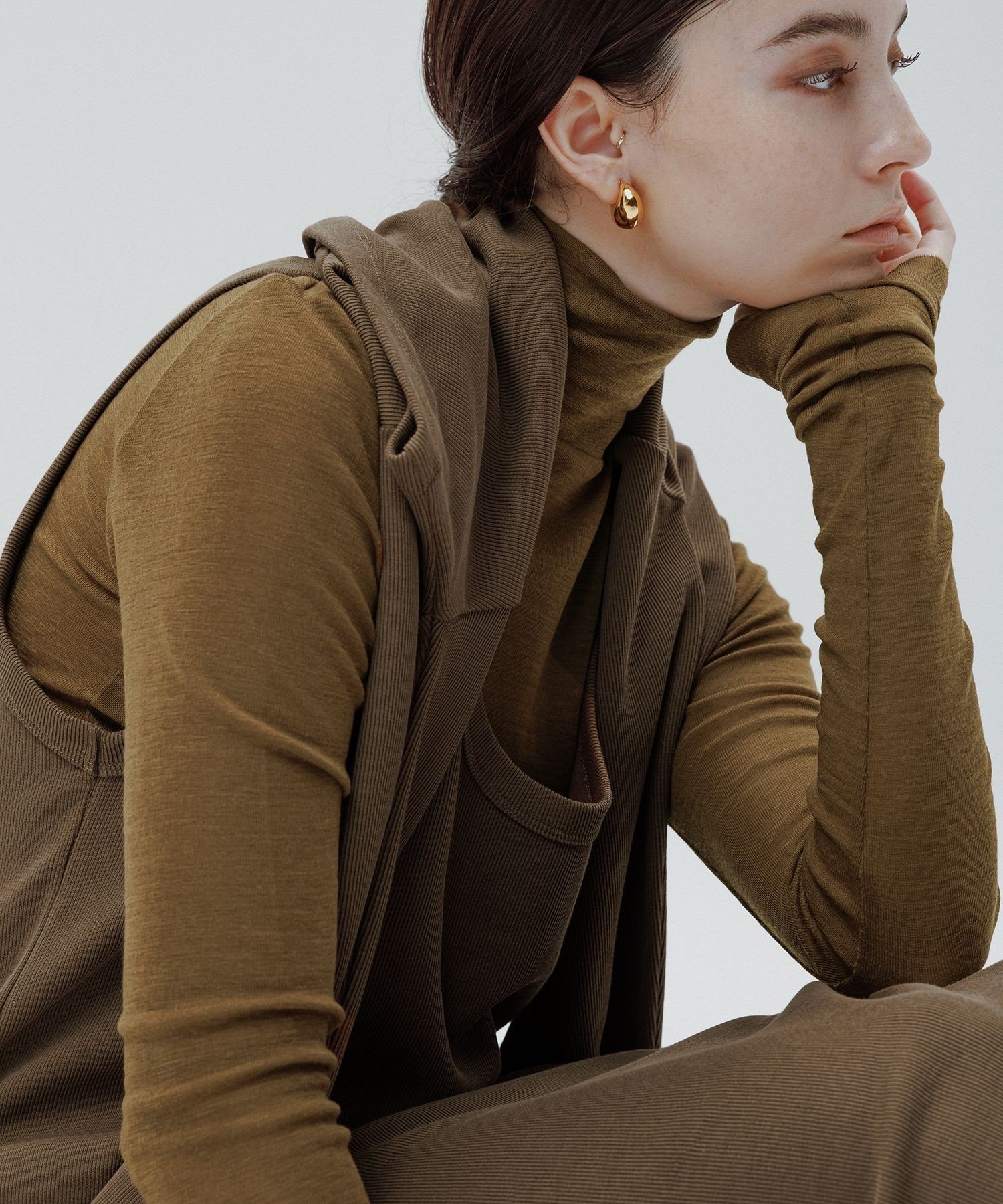 ADAM ET ROPE'｜ウォッシャブルウールタートルネックカットオフプル