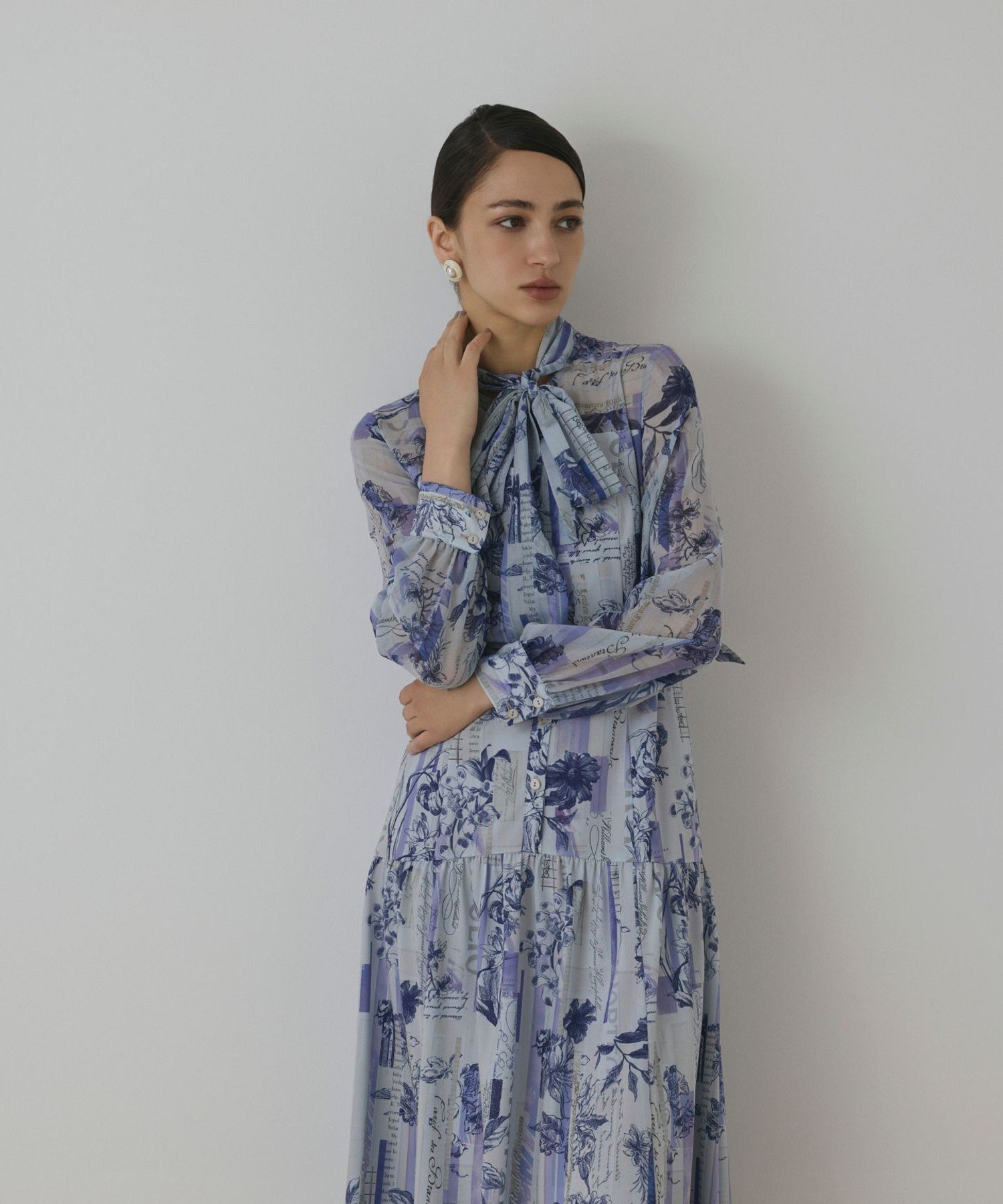 GRACE CONTINENTAL｜ロゴフラワープリントボウタイワンピース