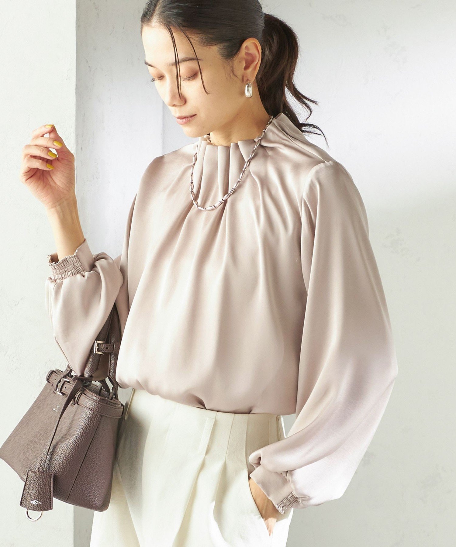 ships ビンテージサテンギャザーネックブラウス SHIPS｜《一部追加予約》【一部WEB限定】<手洗い可能>ヴィンテージ