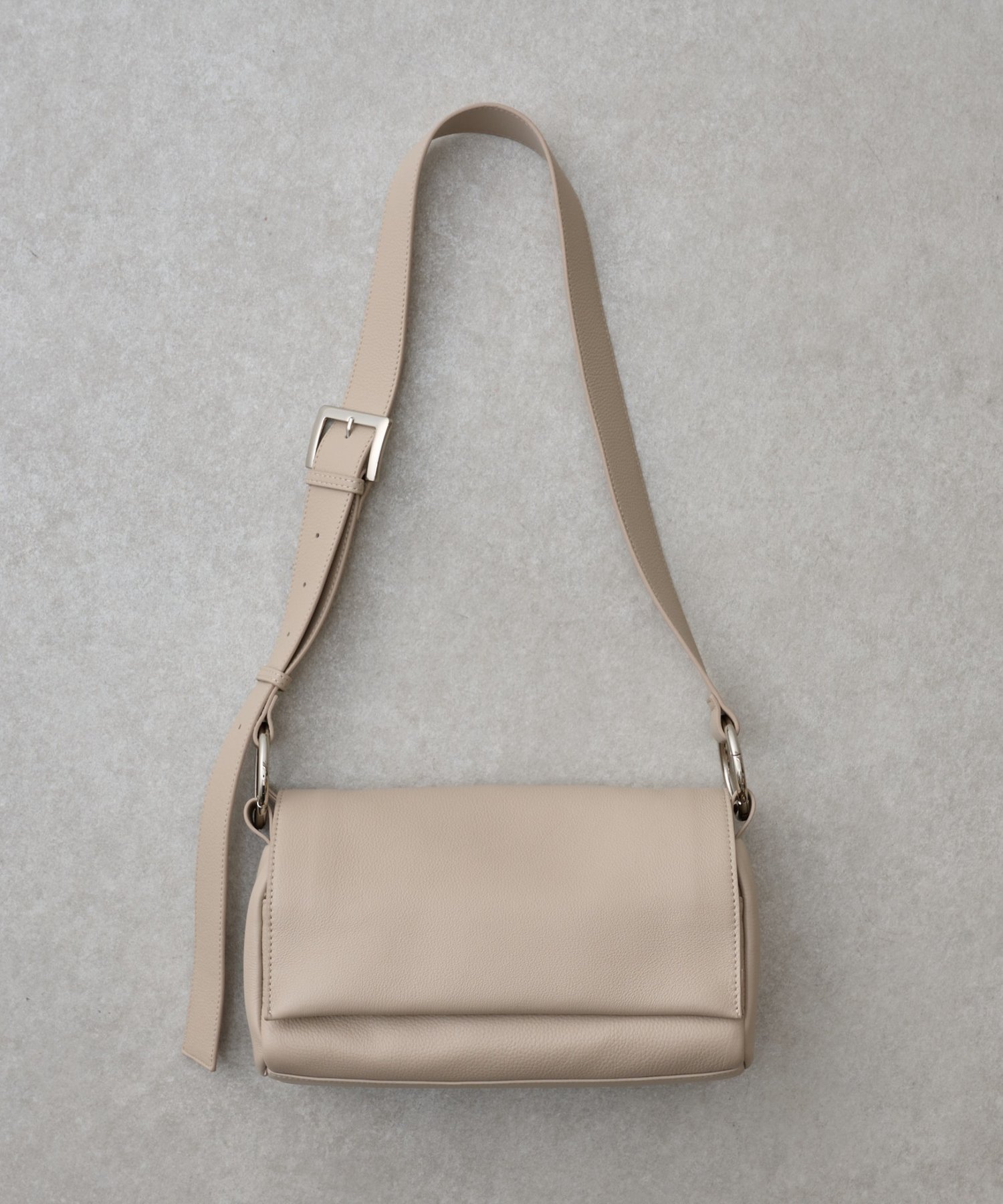 BEARDSLEY｜《本革》レザーボディバッグ | Rakuten Fashion(楽天