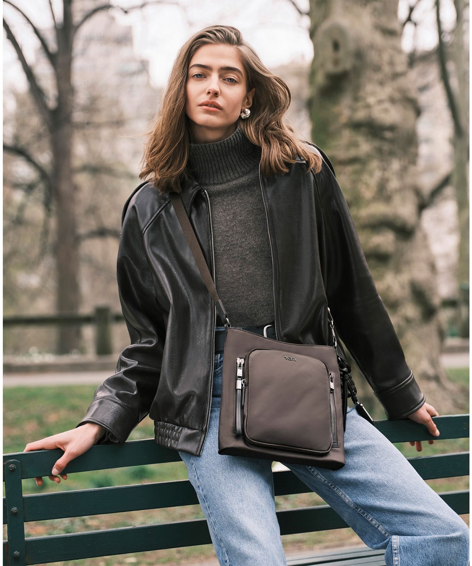 TUMI｜【TUMI公式店】5年保証 VOYAGEUR 「テイラー」クロスボディ