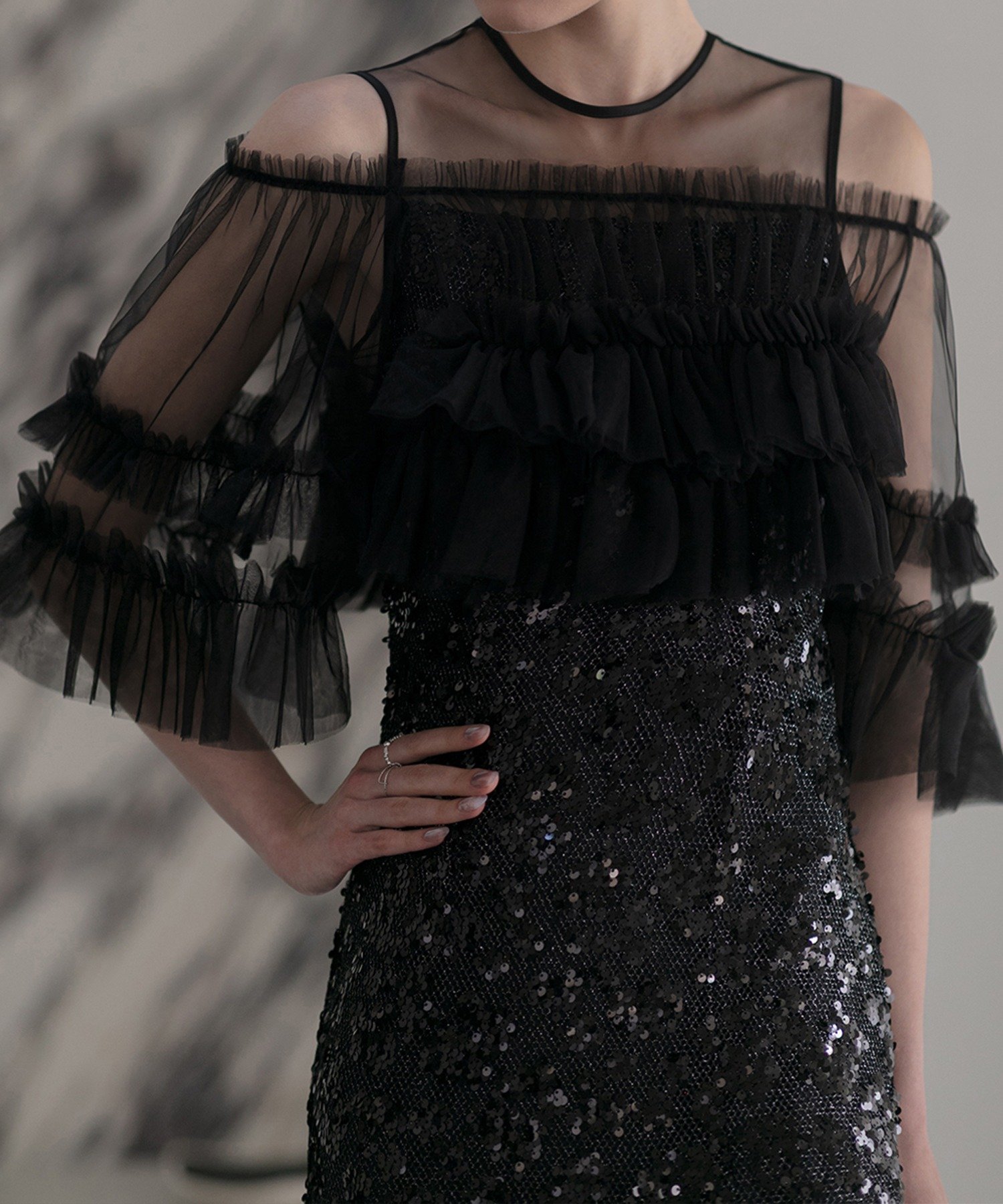 Leja｜LEJA-チュールフリルオフショルダーIラインワンピースドレス