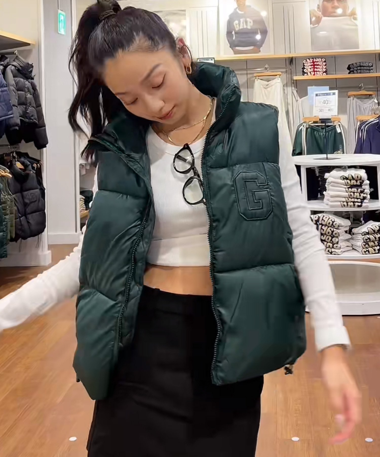 GAP｜(W)プリマロフト(R) リサイクル クロップド ロゴ パファー ベスト