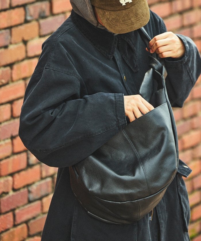 FREAK'S STORE｜Leather Banana Big Shoulder Bag / レザーバナナ