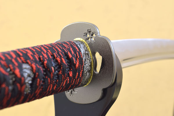 楽天市場】模造刀 前田慶次利益拵え 特製赤黒下げ緒 コスプレのグッズ