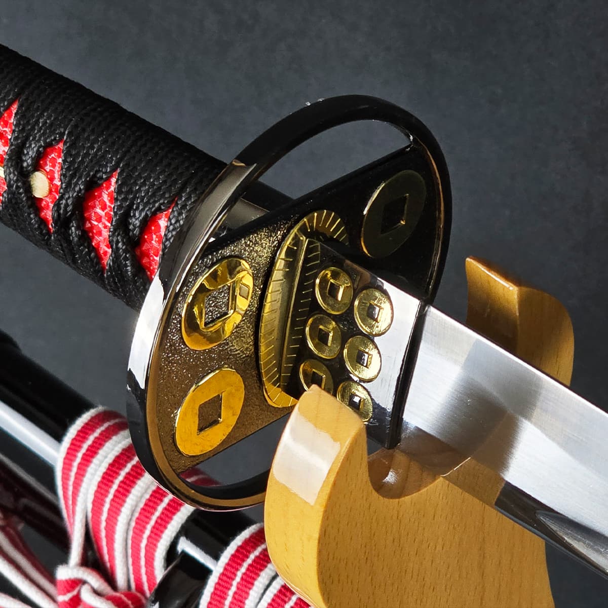 楽天市場】模造刀 真田家宝刀 六文銭散らし 黒呂鞘 コスプレのグッズ