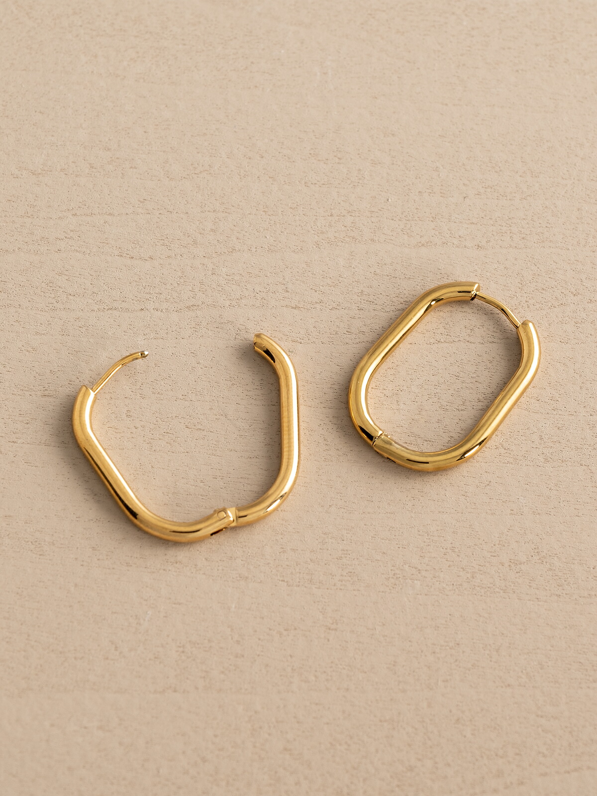 楽天市場】ピアス オーバルフープピアス オーバル ステンレス キャッチ