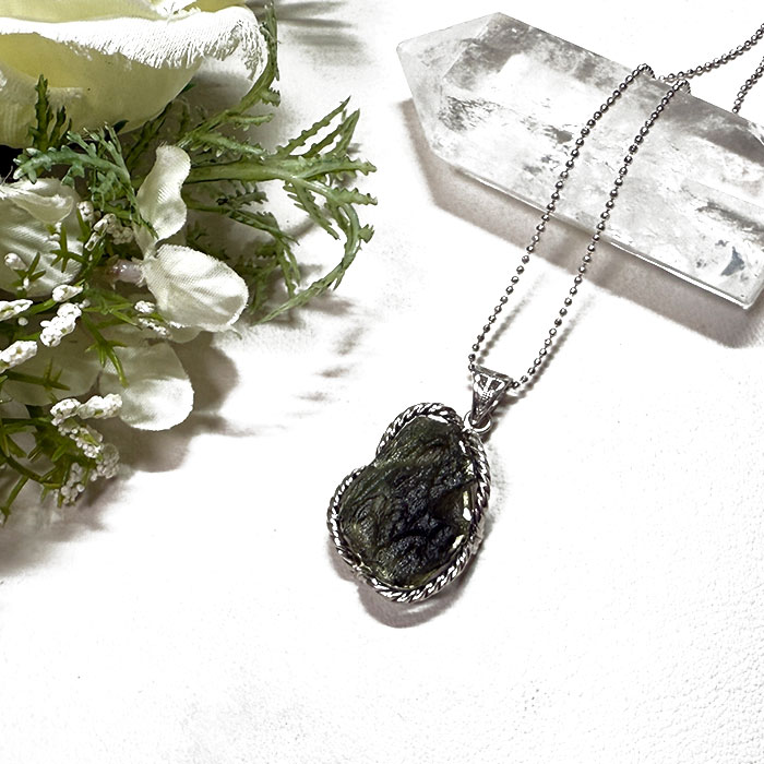 楽天市場】【10％OFF】モルダバイト ペンダントトップ【鑑別書付き