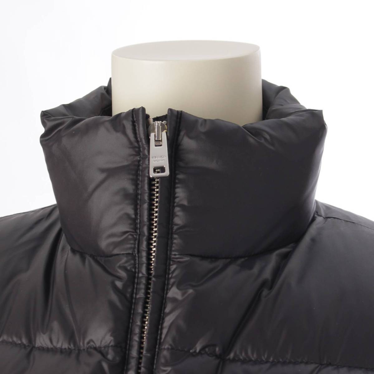 楽天市場】【プラダ】Prada 21年 三角 プレート ダウンベスト 290546