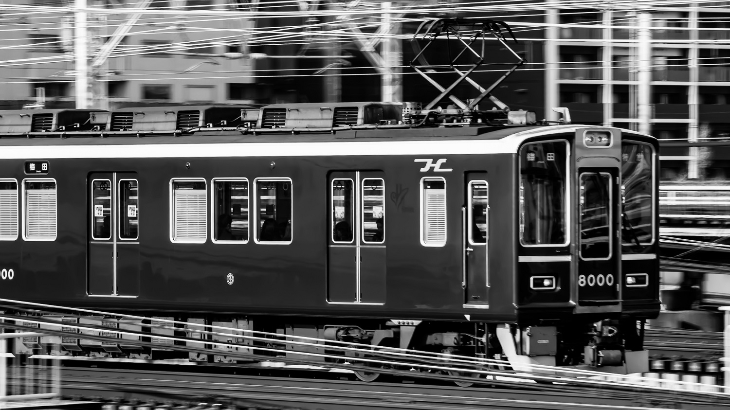 またまた阪急8000系 記念ヘッドマークを掲出 - リトルライブラリー