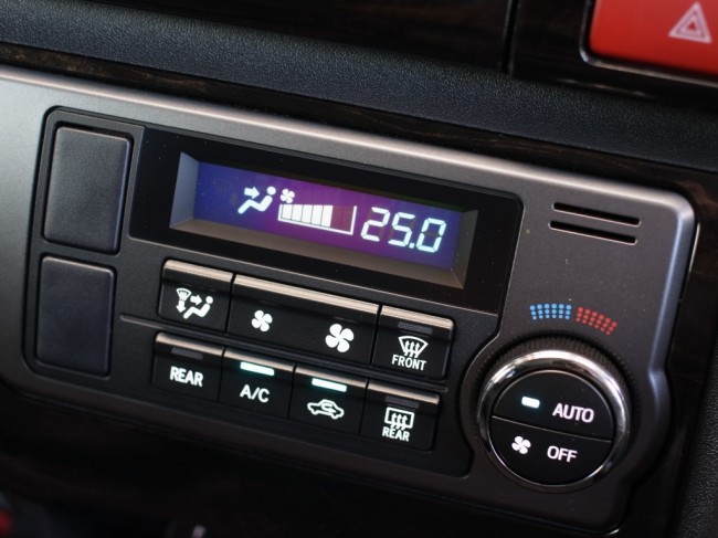 200系4型ハイエースのエアコンパネル他スイッチ全LED打ち替え