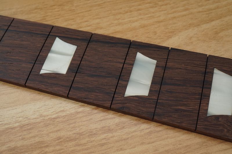 マダガスカル・ローズウッド指板/デイヴ・ジョンソン・ポジション