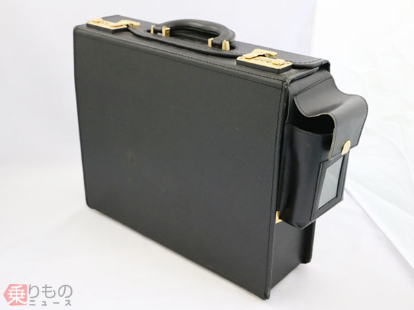 本物の乗務員カバン、700系方向幕など販売 レアな名松線通券箱も JR