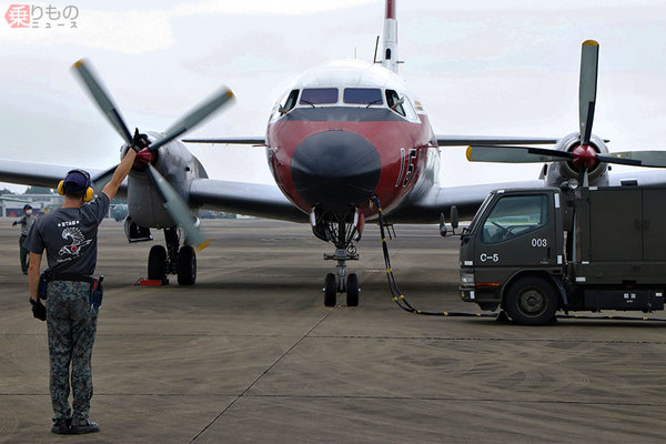退役まであと僅か 原型エンジンのYS-11「スチュワデス呼び出し」機内で