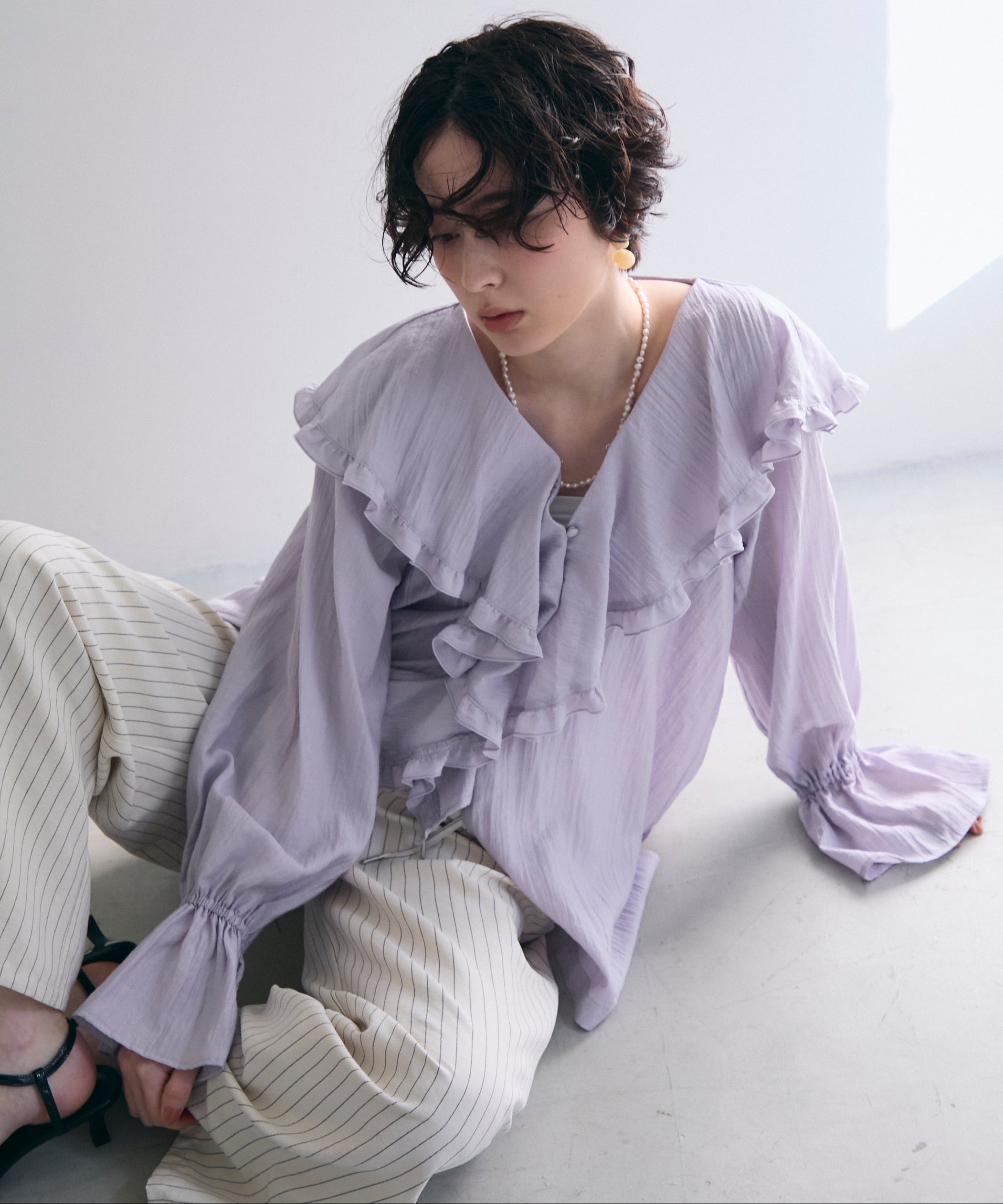 ラッフルカラーフリルブラウス | Trish