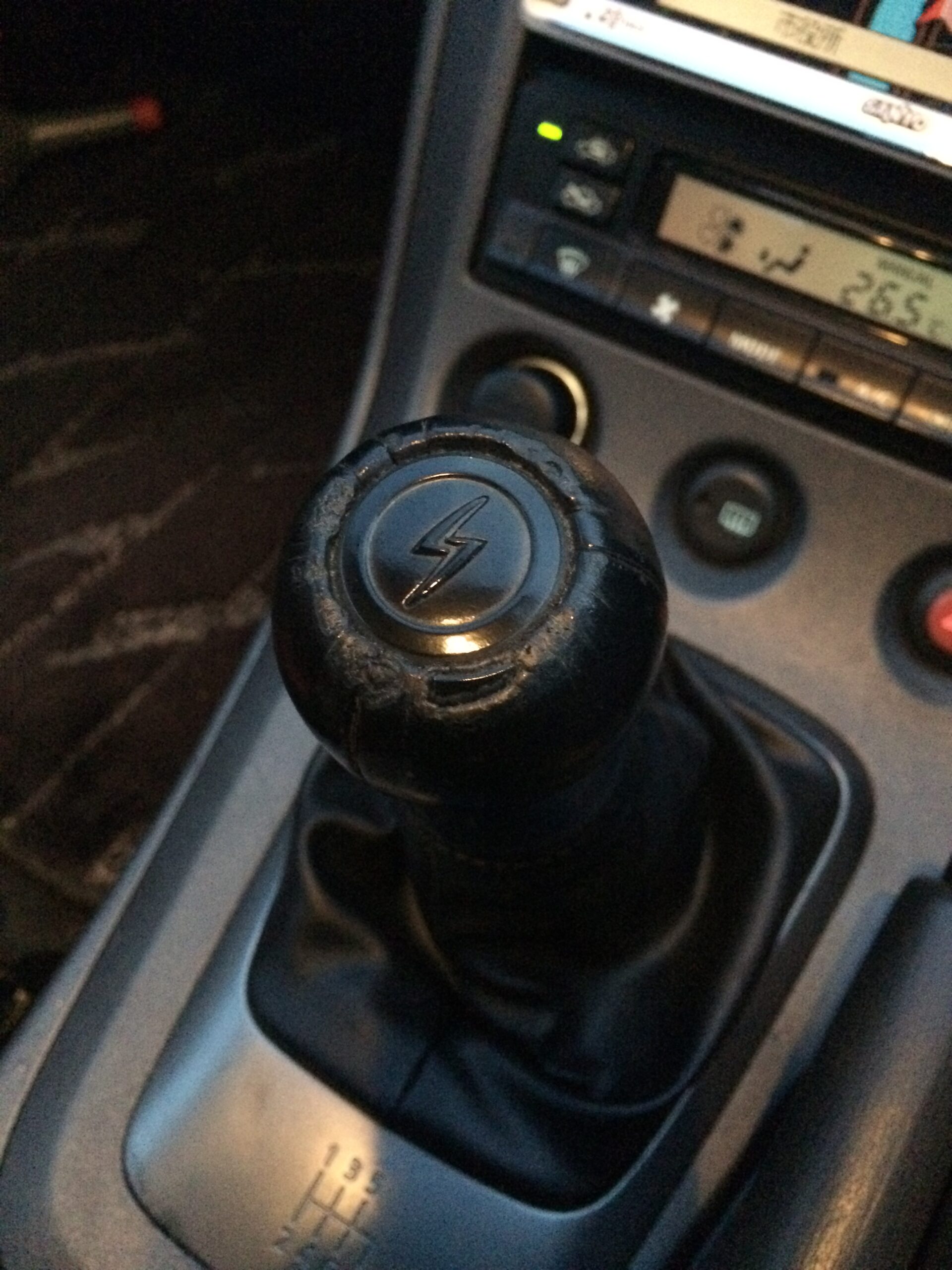 自動車整備士が教える純正シフトノブ交換 S15 シルビアで徹底解説 | TS