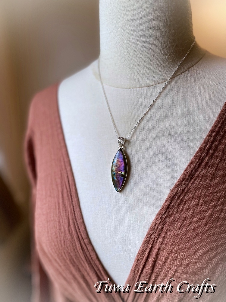高品質ラブラドライト ペンダントトップ パープル〜ピンク 紫 石全長
