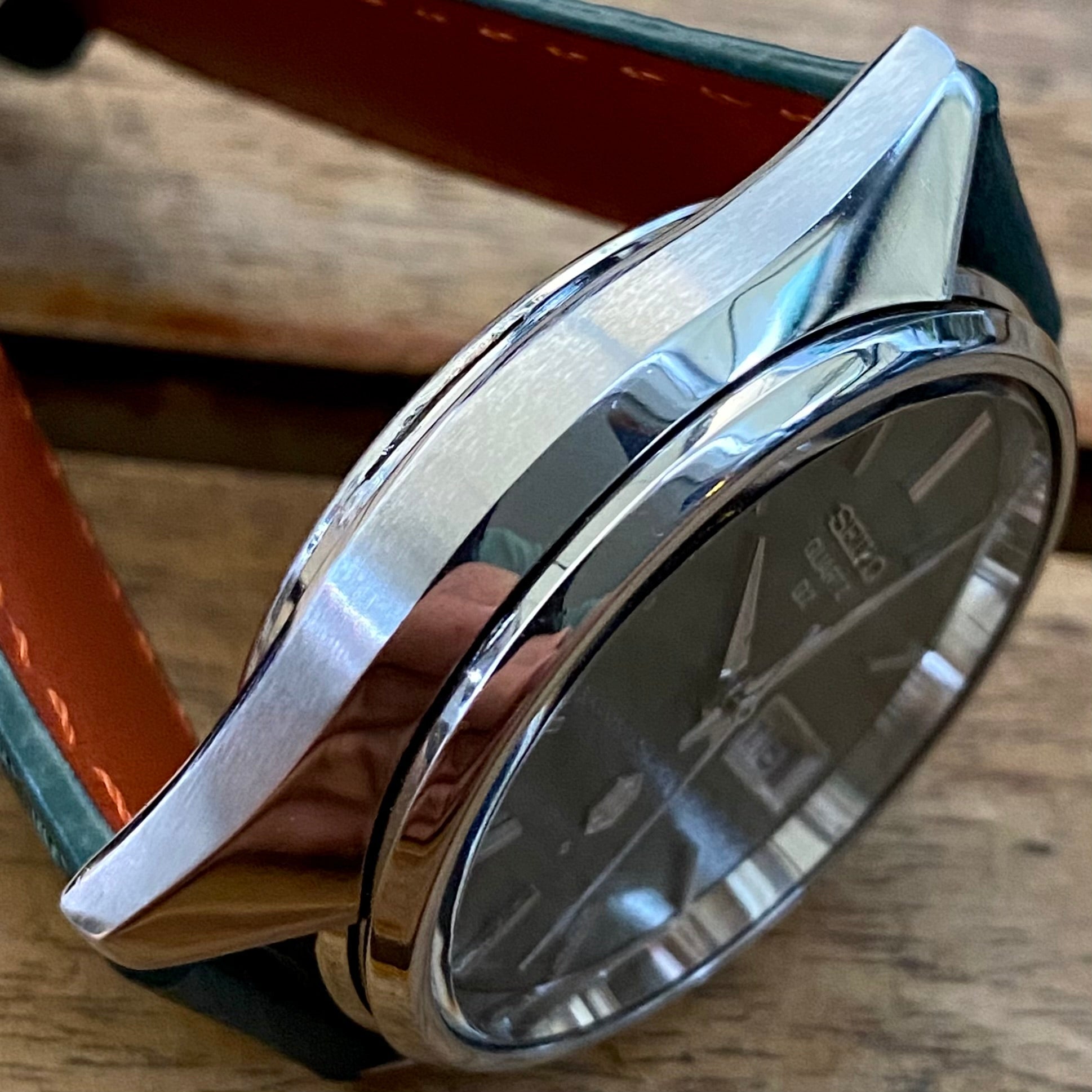 Vintage August 1974 Seiko Quartz QZ 0923-8000 Green Sand Dial in