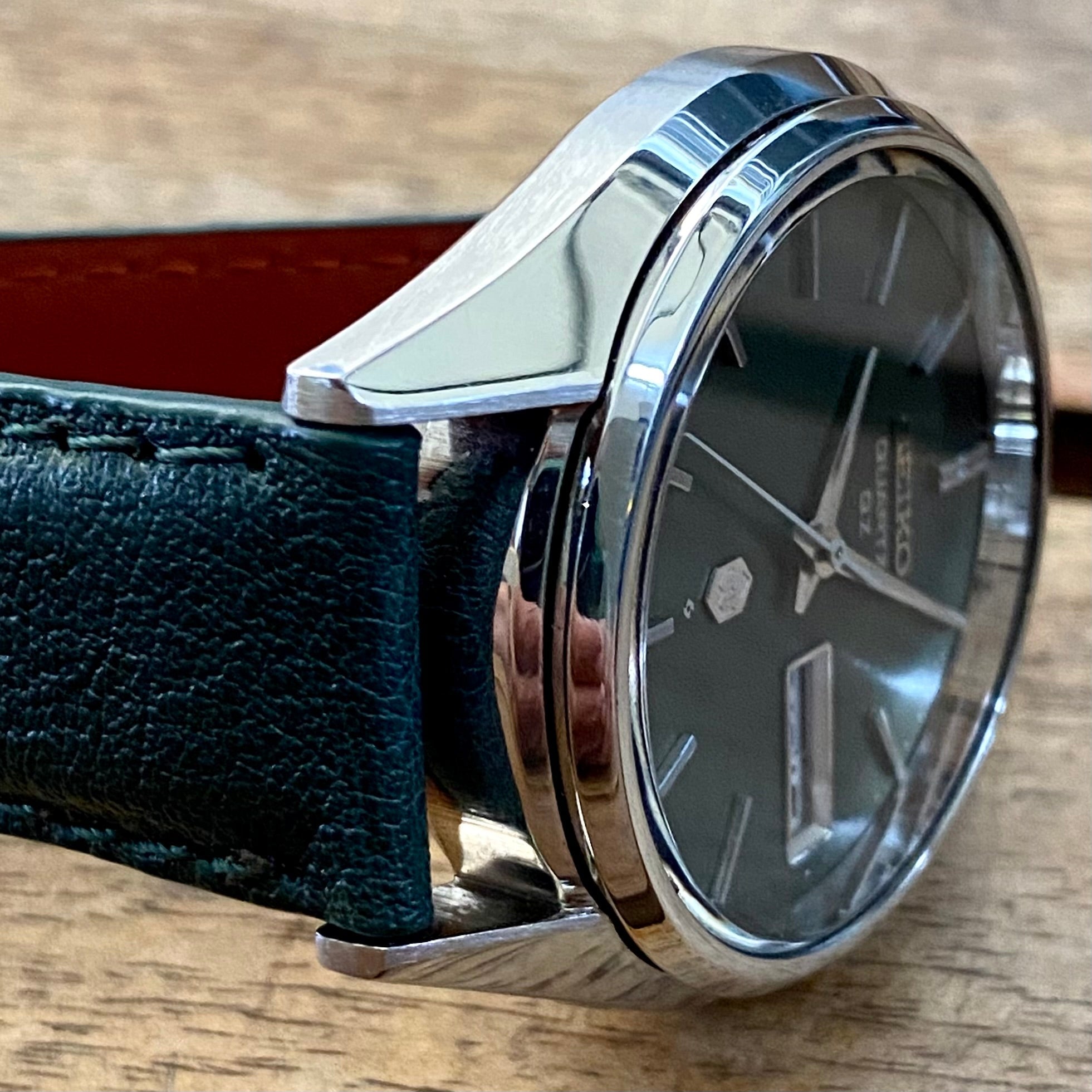 Vintage August 1974 Seiko Quartz QZ 0923-8000 Green Sand Dial in