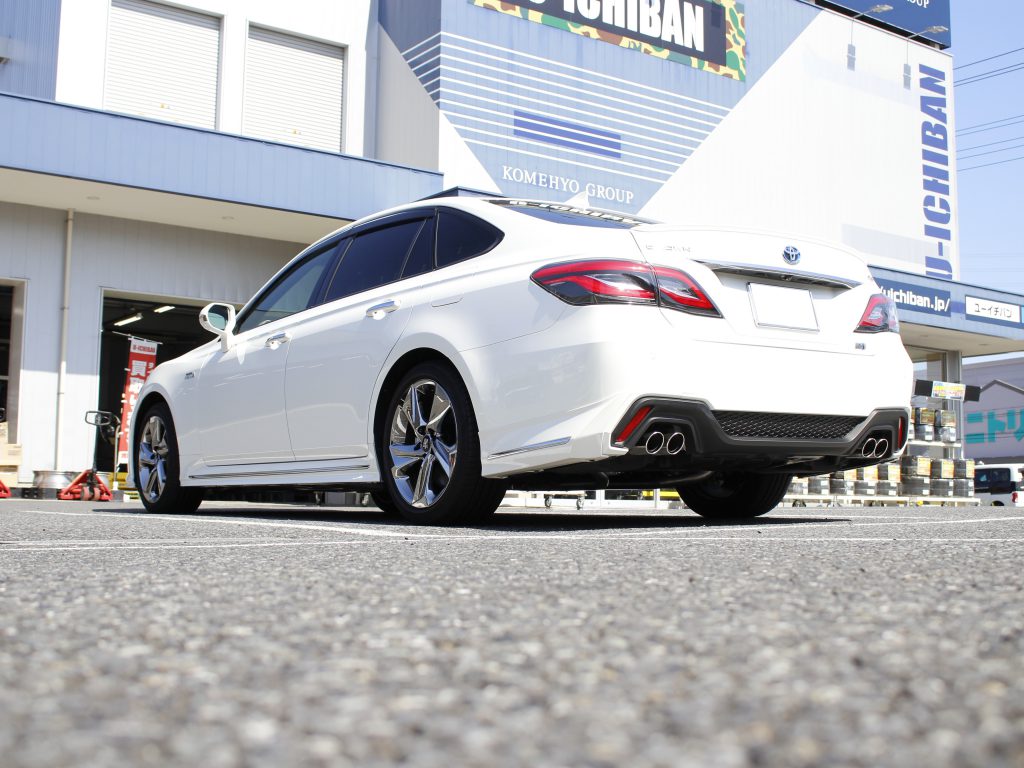 220クラウンってAVS機能付でも車高って下げれるの？RSRのダウンサスが