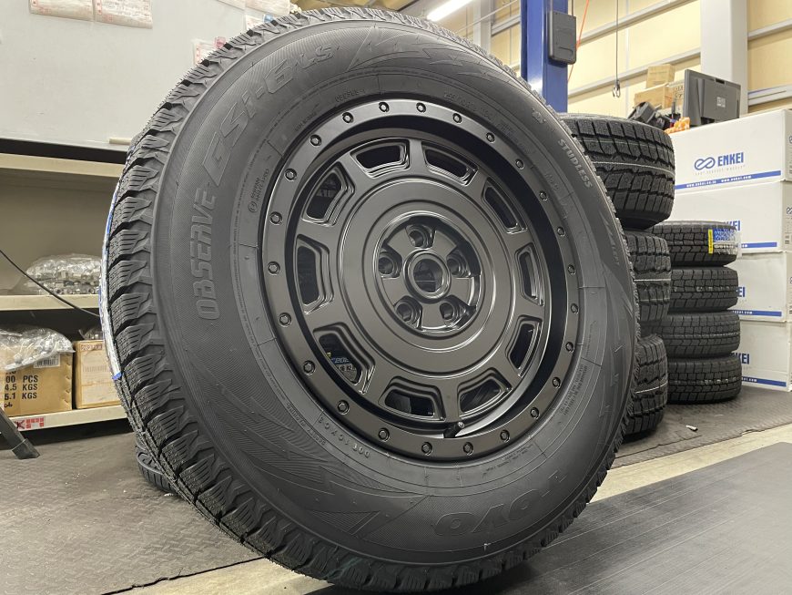 ランドローバー ディフェンダー110にイカついスタッドレス！fuss X10.2