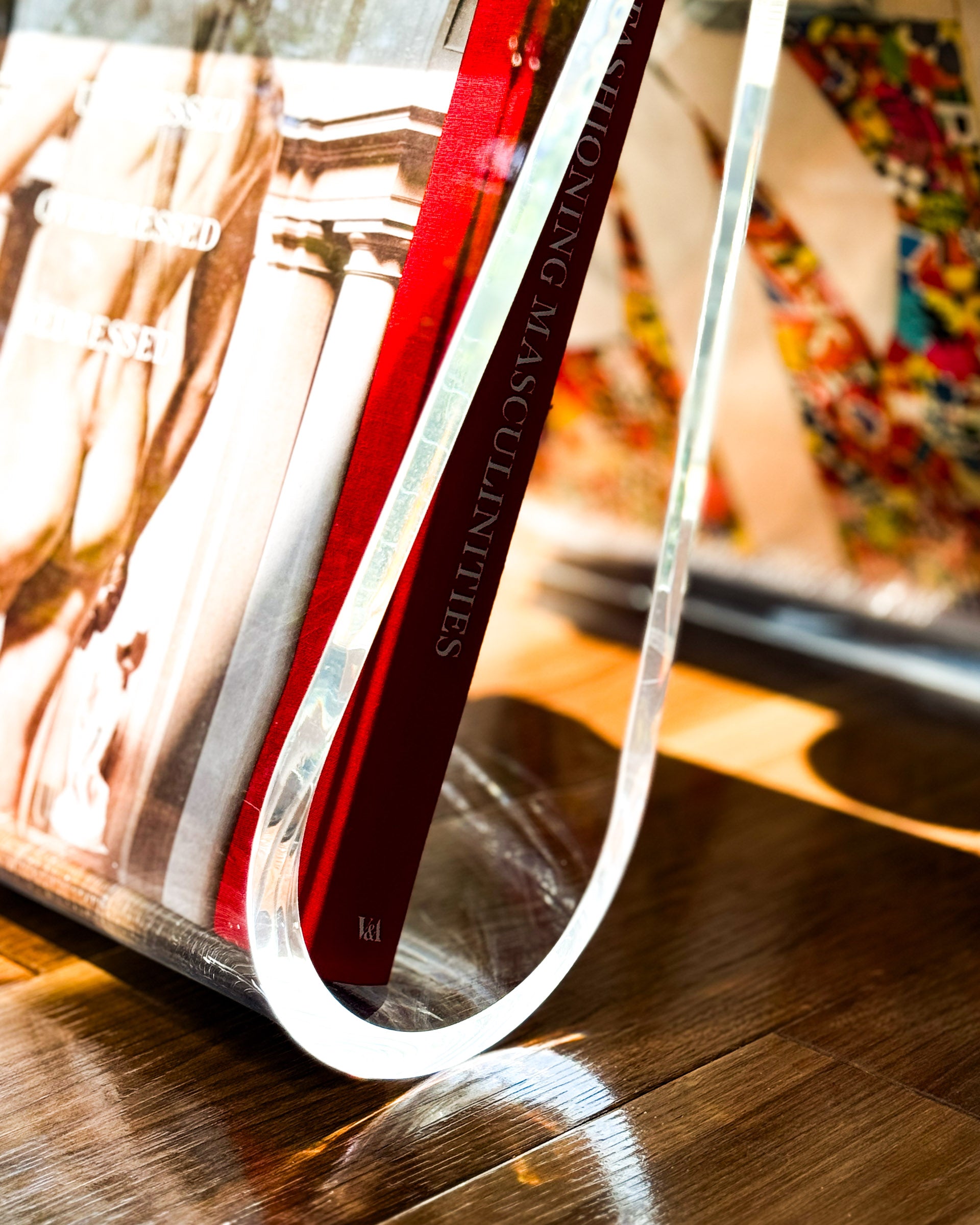 マジノ スツール/マガジンラック – Umbra® / アンブラ 日本公式サイト