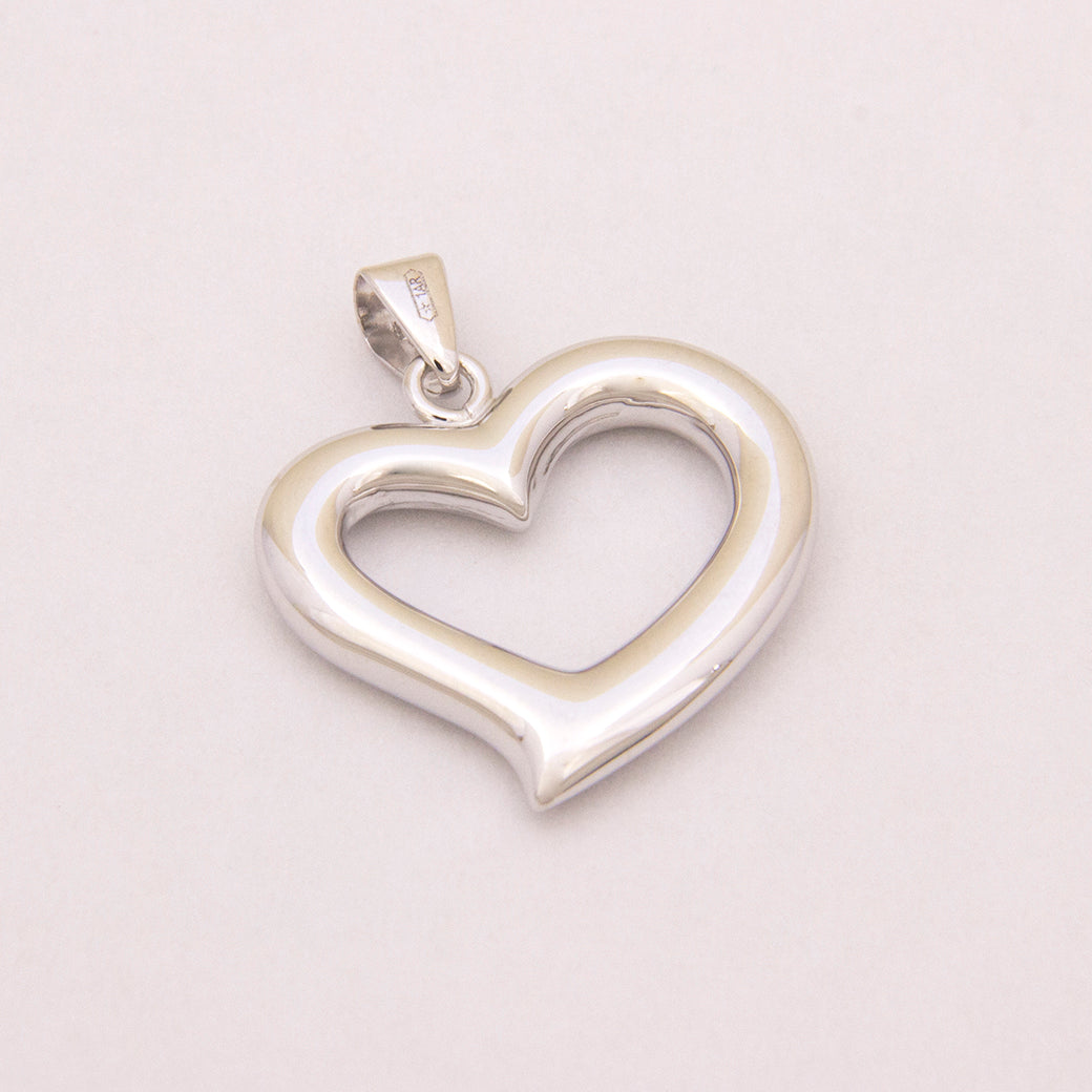 UNOAERRE K18ホワイトゴールドハートモチーフペンダントトップ 29325