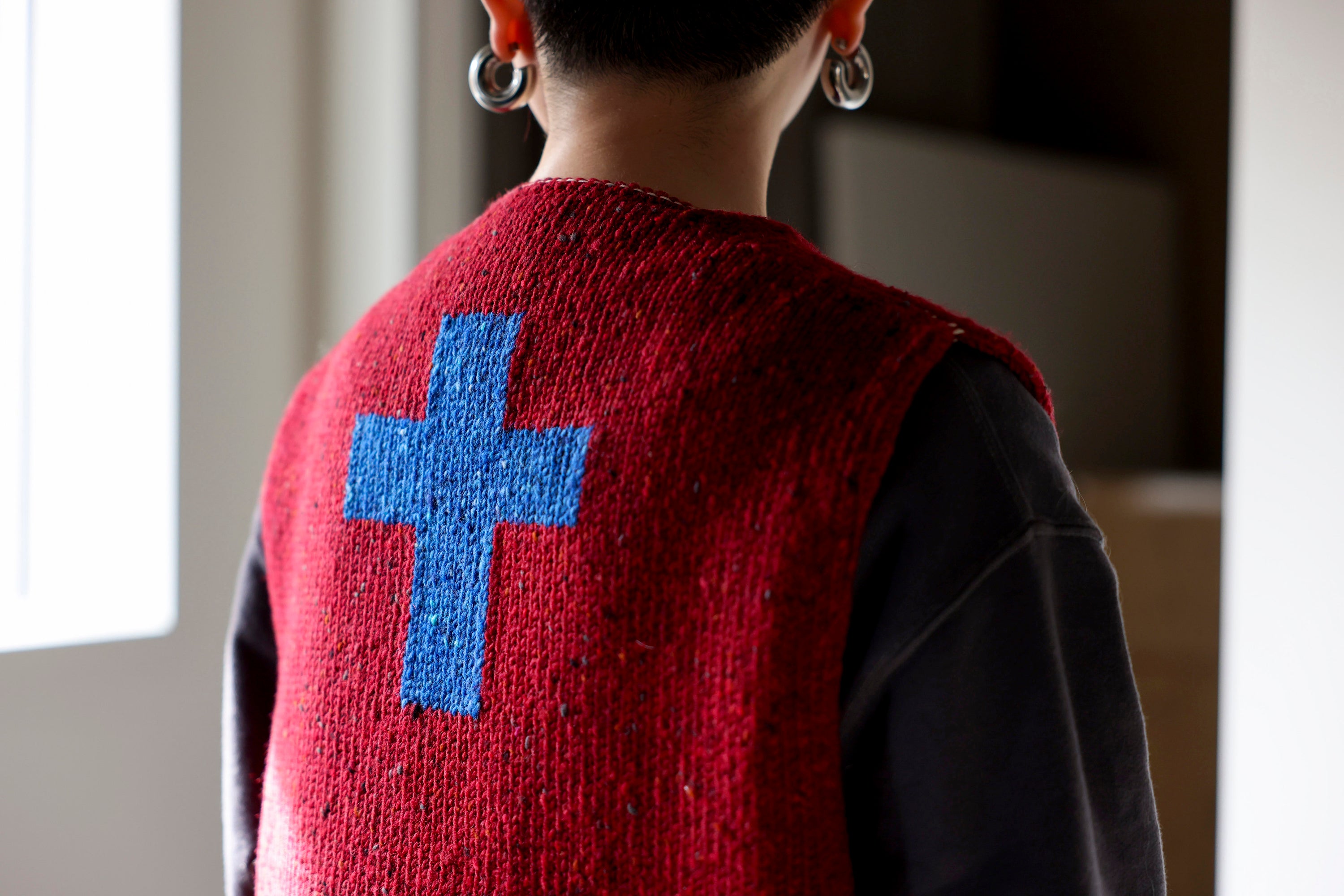 SUNSEA クロス型ピンバッジ - メルカリ SUNSEA ピンズ 十字型 七宝焼