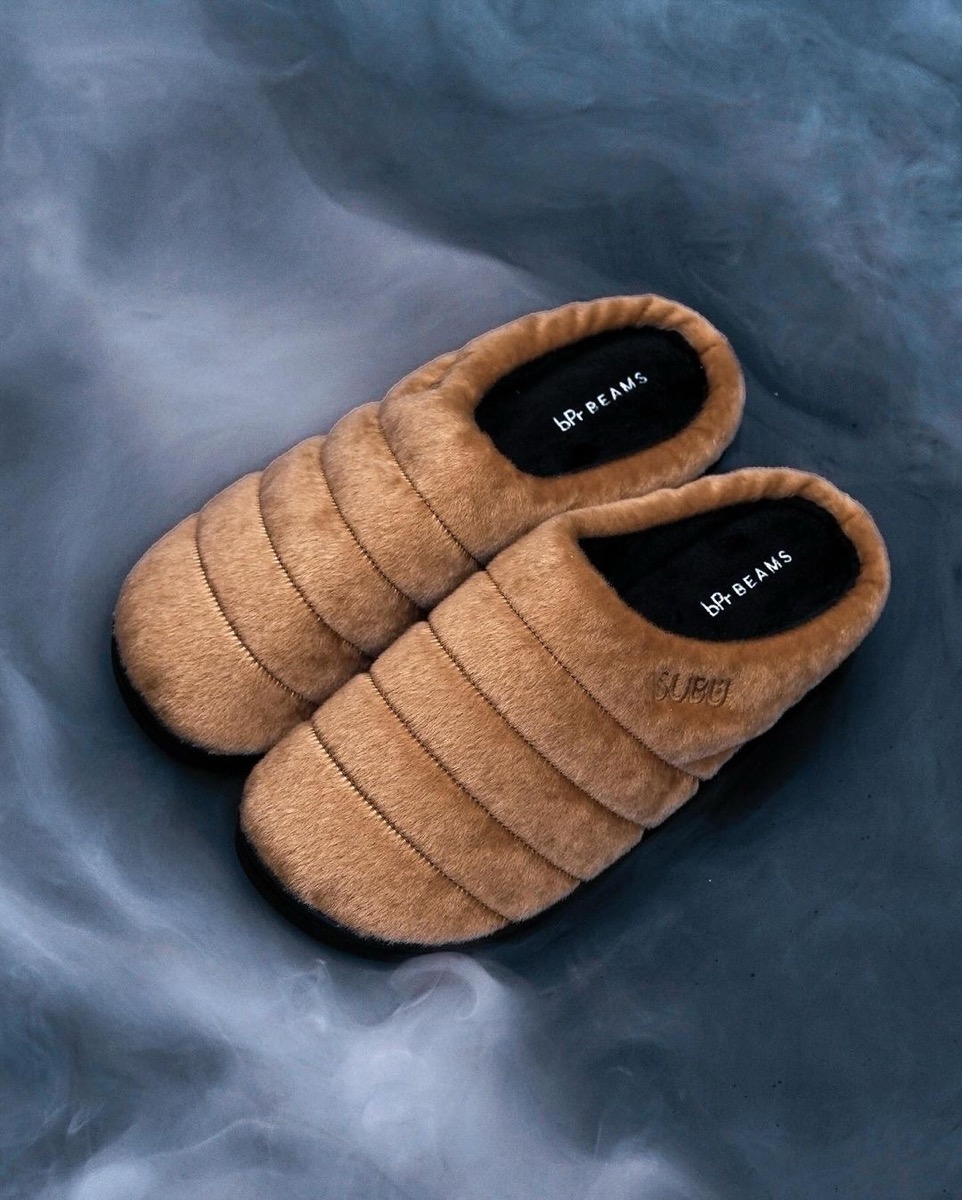 SUBU x bPr BEAMS 別注 フェイクファー サンダルが国内好評発売中 | UP