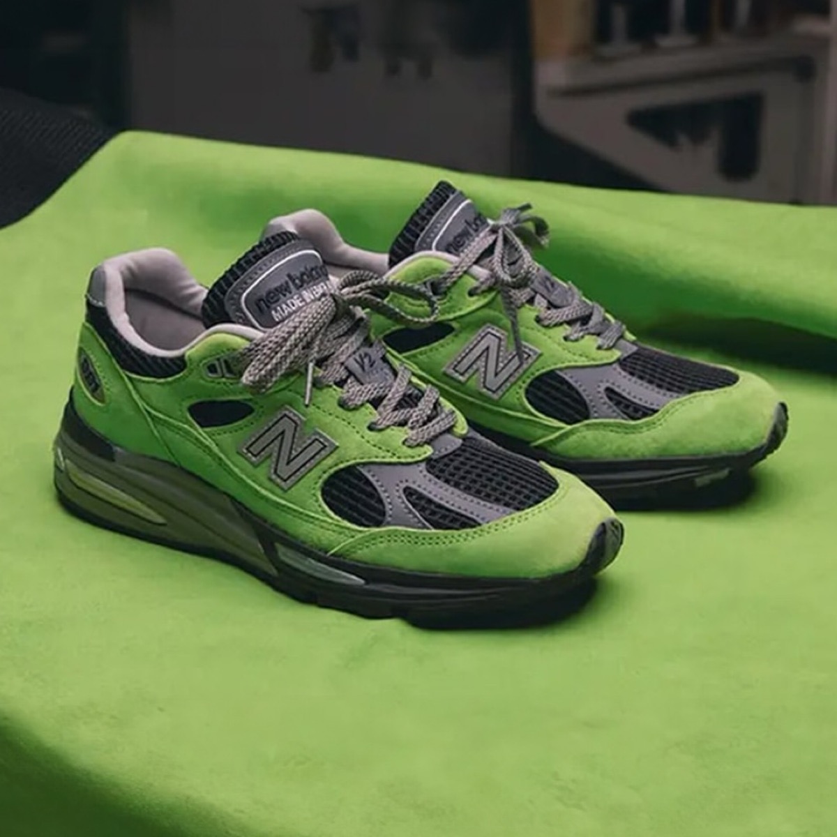 atmos japan限定カラー New Balance 『991v2 “Black Pink”』が国内8月