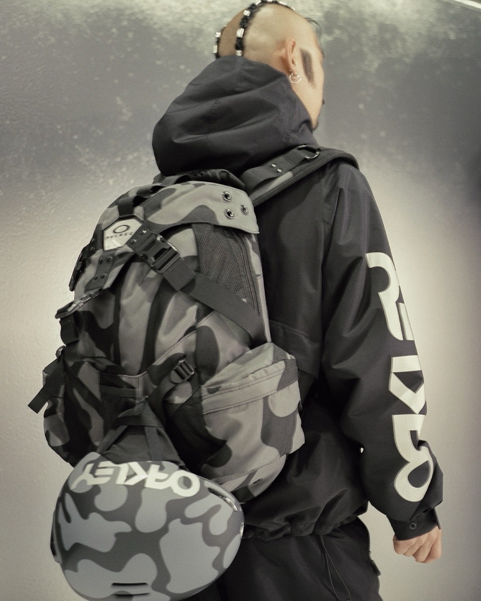 PALACE SKATEBOARDS x Oakley “WINTER 24” Week7が国内11月16日に発売