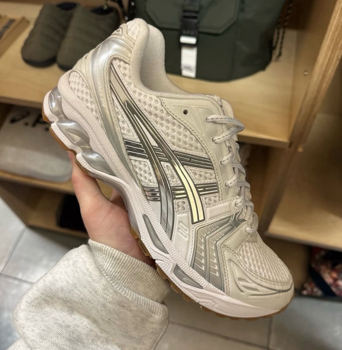 A.P.C. x ASICS 『Gel-Kayano 14』が国内4月5日に発売［1203A727.100