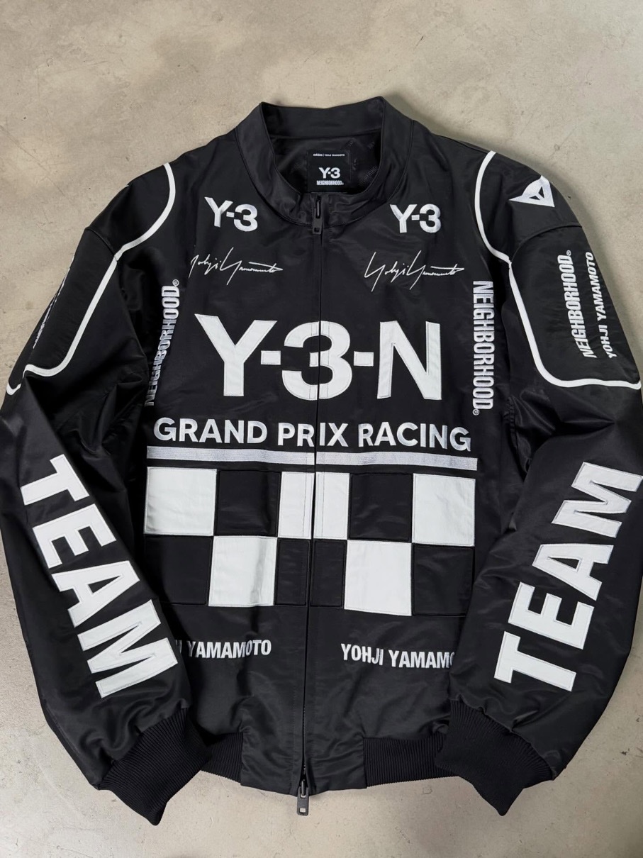 Travis Scott が Y-3 x NEIGHBORHOOD Racing Jacketを着用し、adidas
