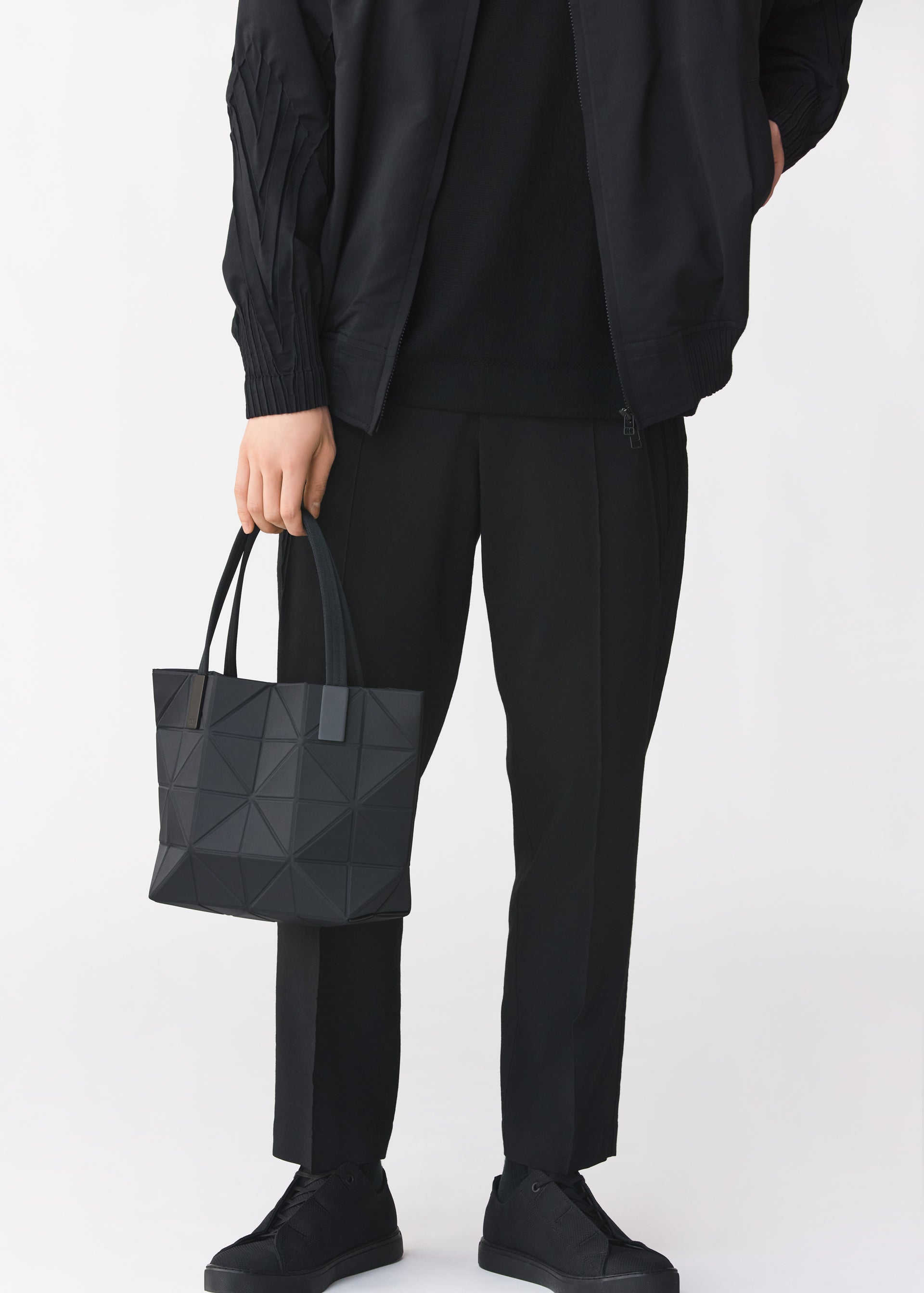 TRACK – ISSEY MIYAKE ONLINE STORE