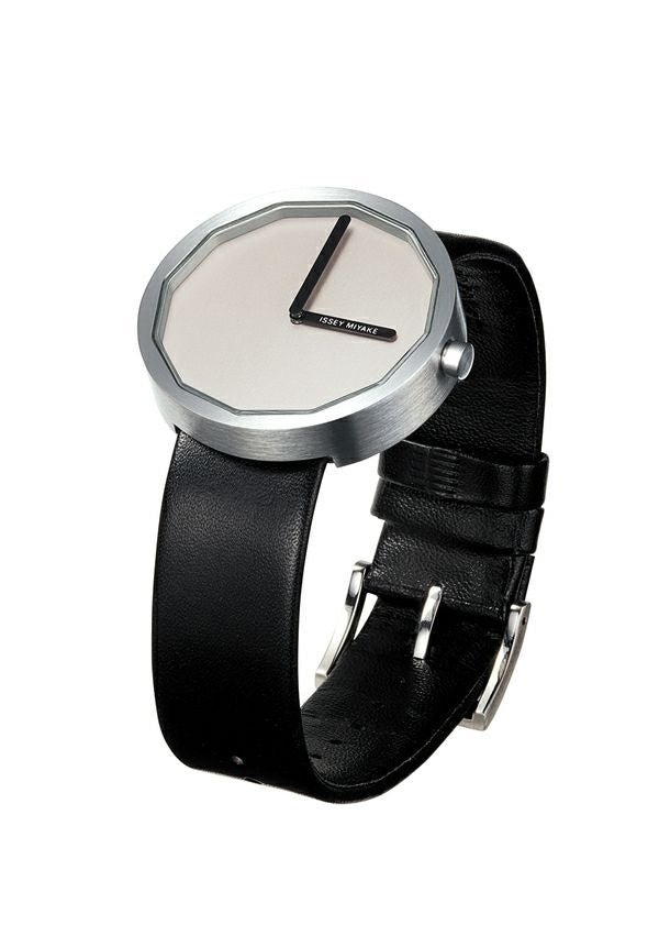 TWELVE Designed by Naoto Fukasawa – ISSEY MIYAKE ONLINE STORE